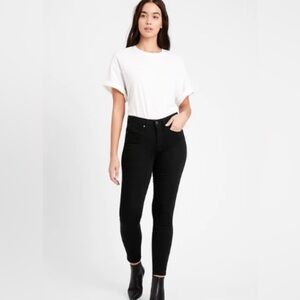 NWT! Banana Republic Black Curvy Mid-Rise Skinny Jeans - Size 29 Long💙